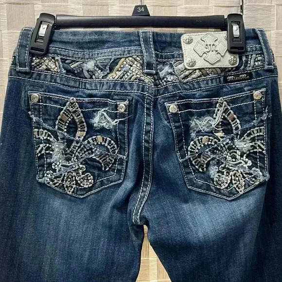 Miss Me Signature Slim Boot Size 28, Quality Jeans Beautiful Detailing - Picture 3 of 14